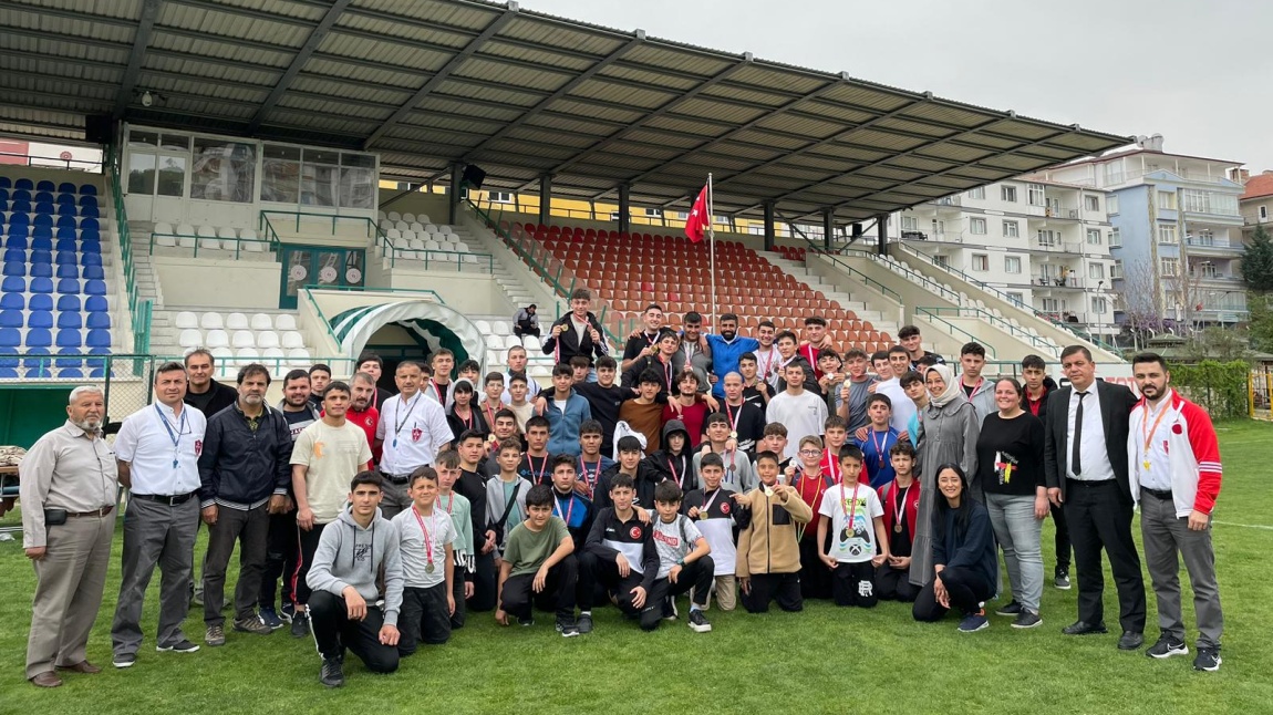 İlçemiz stadyumunda gerçekleşen Geleneksel Sporlar Aba güreşinde dereceler elde ettik.